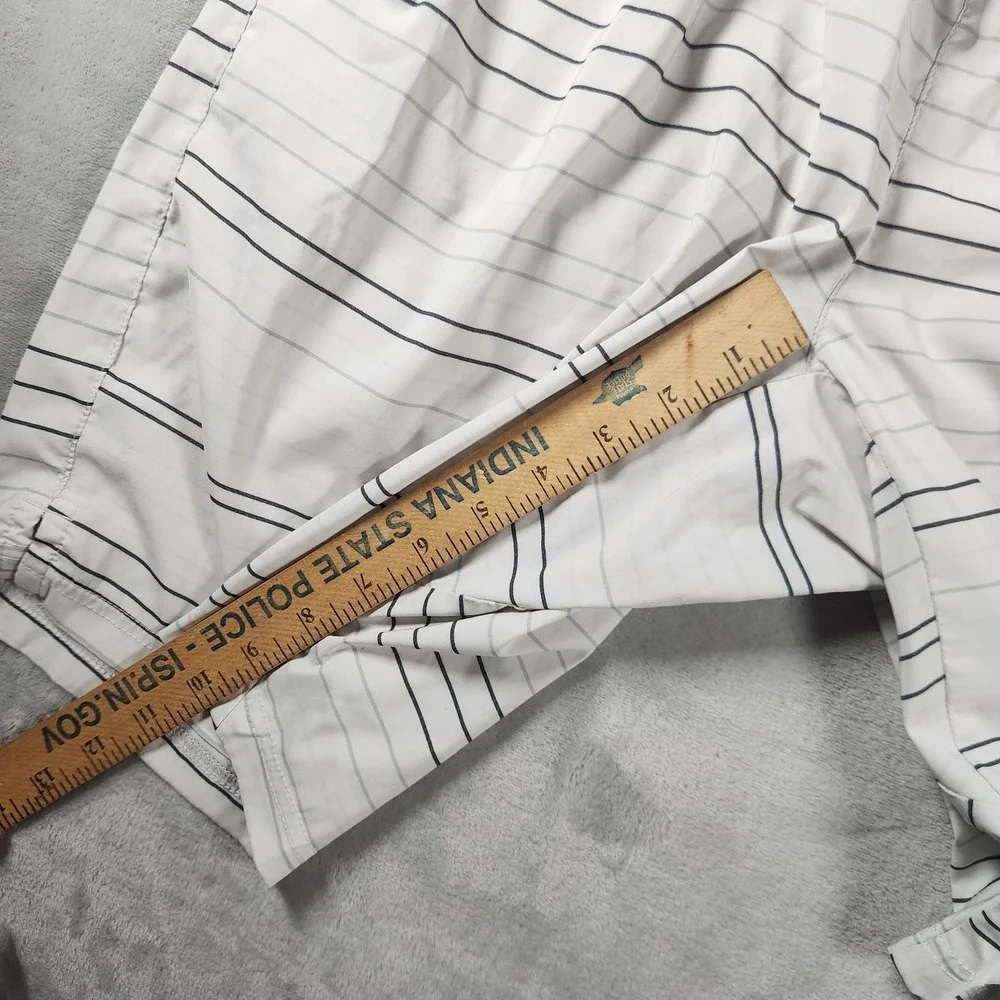 Nike Dri-FIT White Striped Athletic Training Gym Shorts Men's Size L Pockets